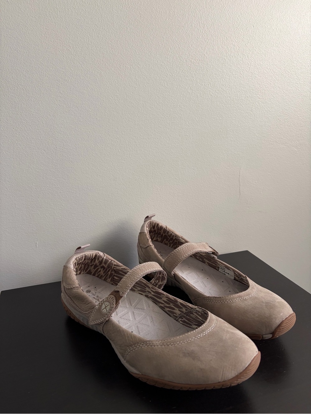 Hush Puppies The Body Shoe Leather Mary Jane Flats in Taupe, Size 11 wide.